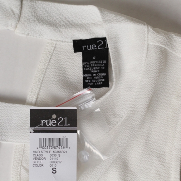 Rue21 Small White Surplice Keyhole Woven Knit Tank Top - Picture 10 of 11